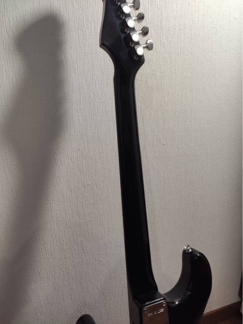 フェルナンデス　ブラックエレキギター ストラトキャスタータイプ