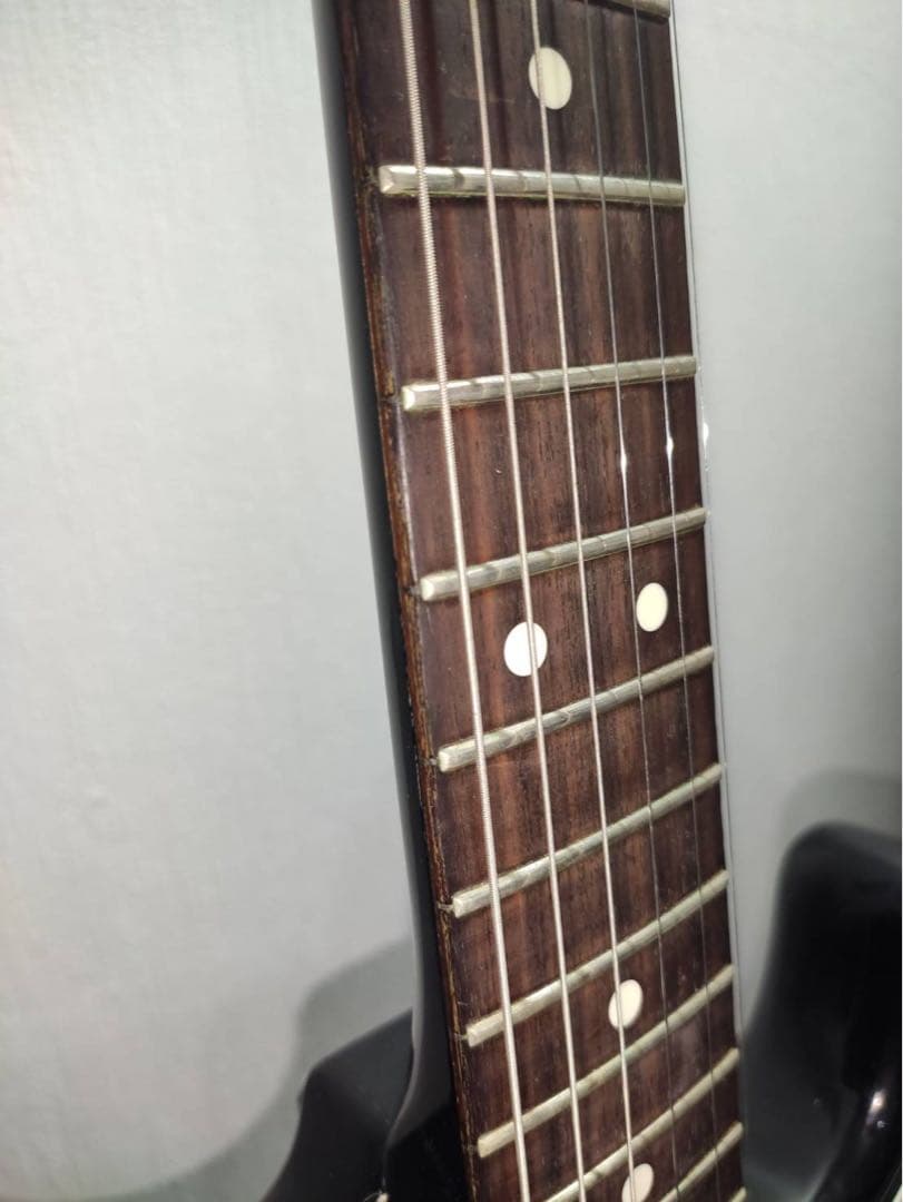 フェルナンデス　ブラックエレキギター ストラトキャスタータイプ