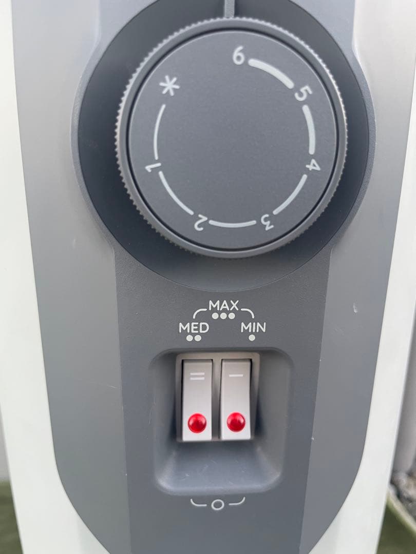 DeLonghi オイルヒーター ホワイト　デロンギ