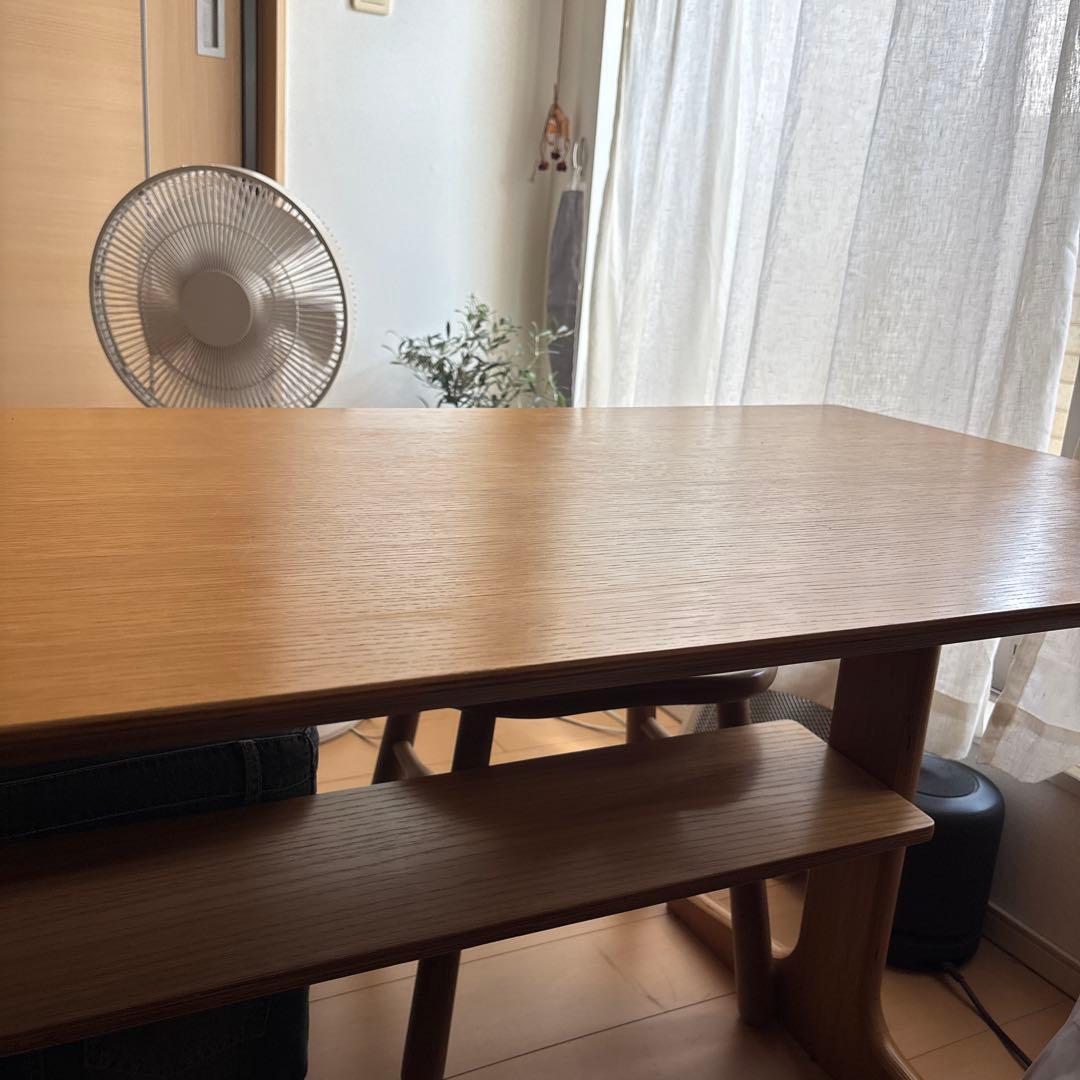 無印　リビングでもダイニングでも使えるテーブル