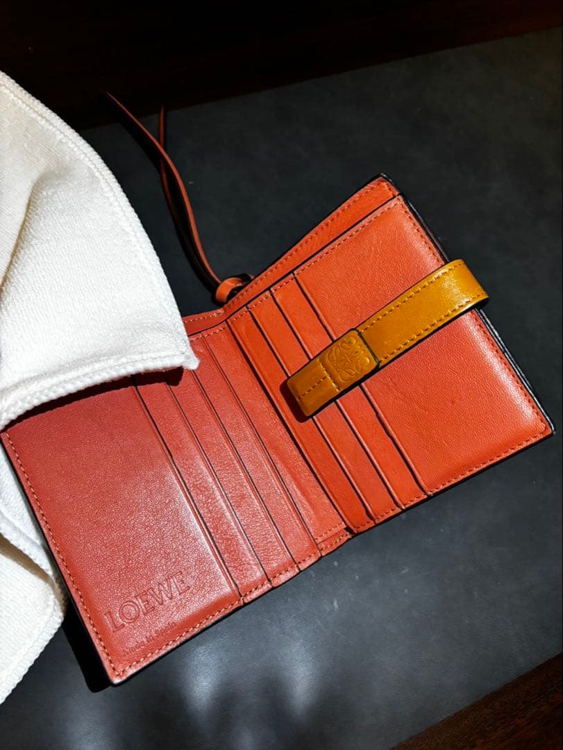 年始特価セール LOEWE ベージュ 二つ折り財布