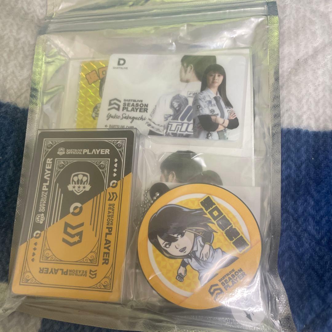 坂口優希恵選手のダーツライブプレイヤーグッズセット。