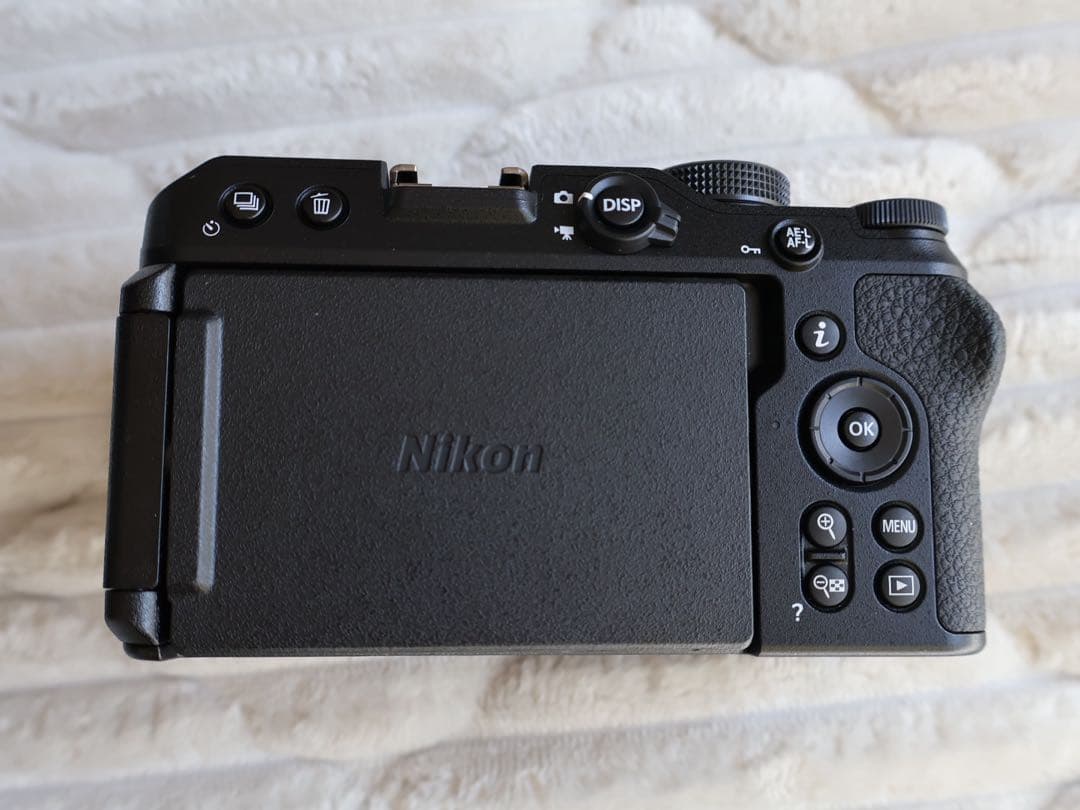 【ほぼ新品】 NIKON ニコン Z30 ダブルズームキット Z50 カメラ