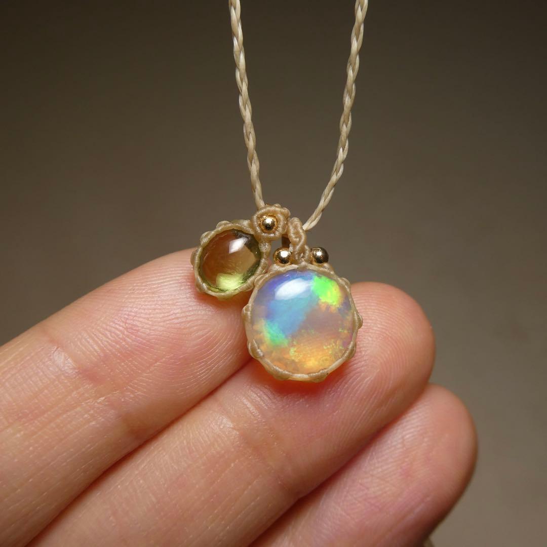 オパール・ペリドットのマクラメネックレス