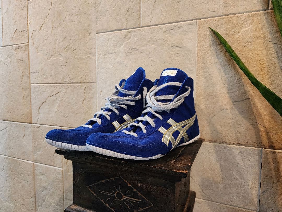 青いボクシングシューズ ハイカット　 アシックス