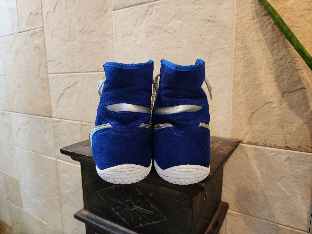 青いボクシングシューズ ハイカット　 アシックス