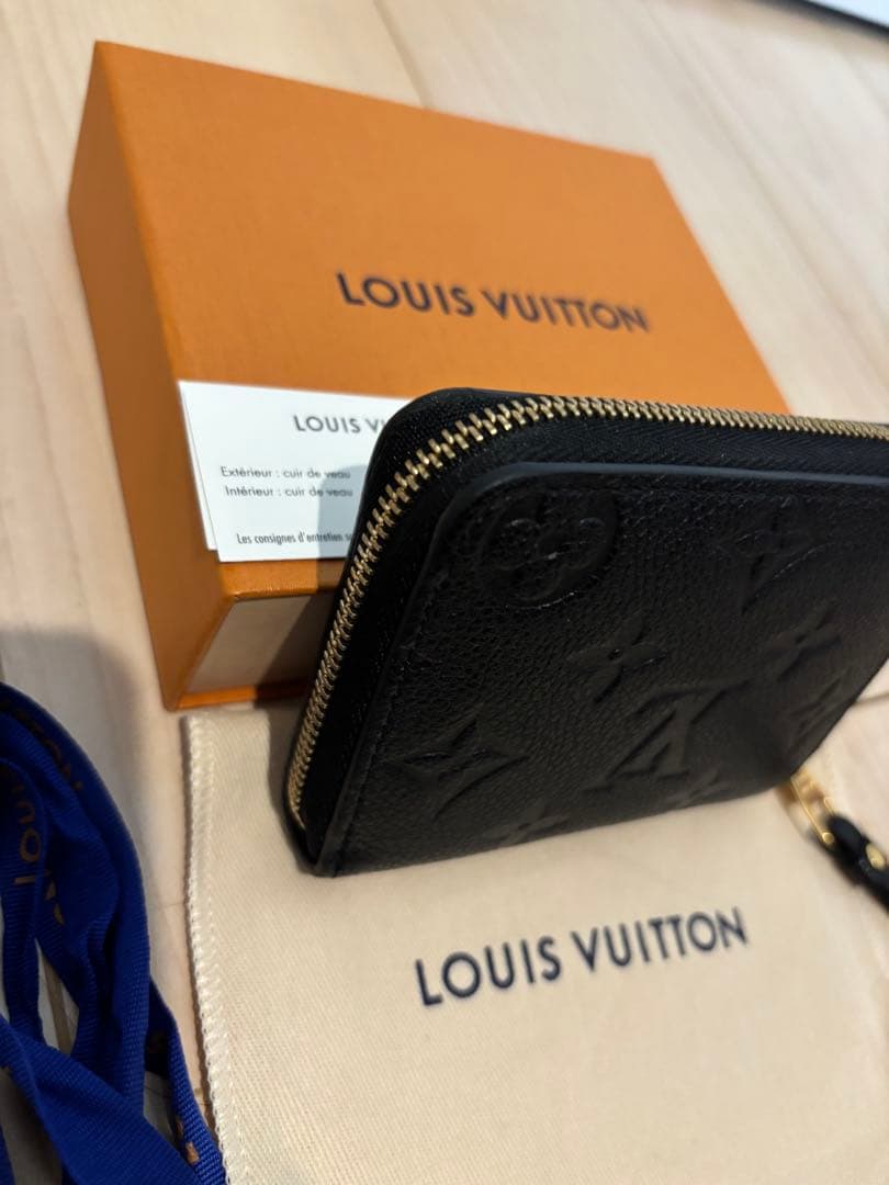 LOUIS VUITTON ジッピーパースモノグラムアンプラント