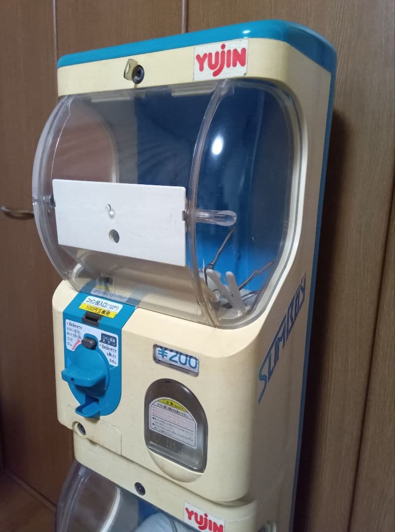 【カギ付】ガチャガチャ　本体　スリムボーイ　ユージン　カプセルステーション　筐体