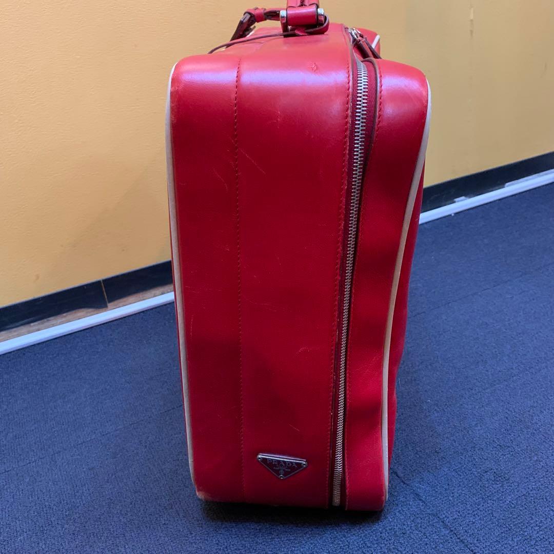 プラダ　PRADA トラベルバッグ　旅行用　スーツケース　赤　レッド　プレート