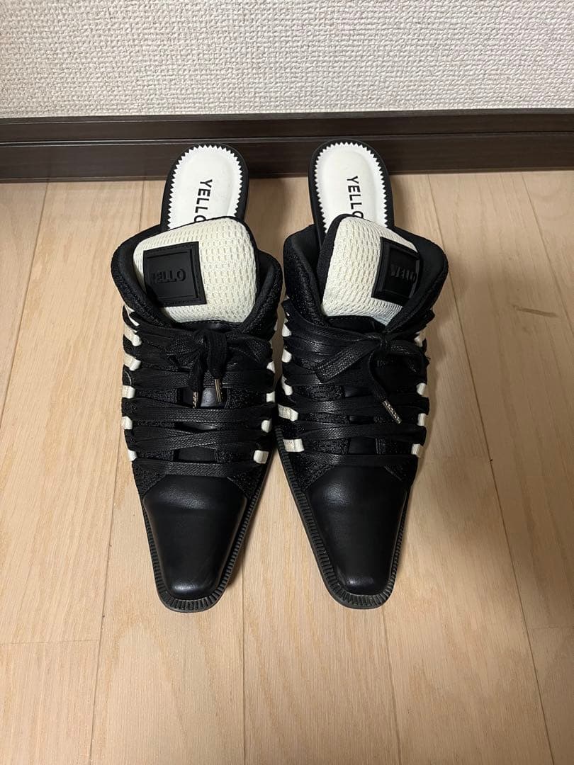 YELLO ブラック ホワイト ミュール