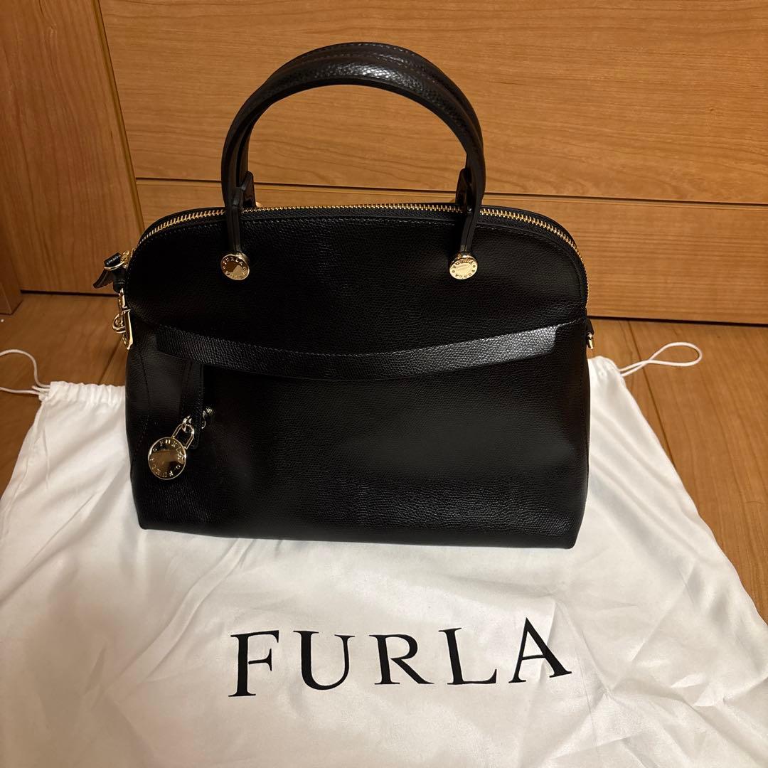 FURLA ブラック レザーハンドバッグ美品