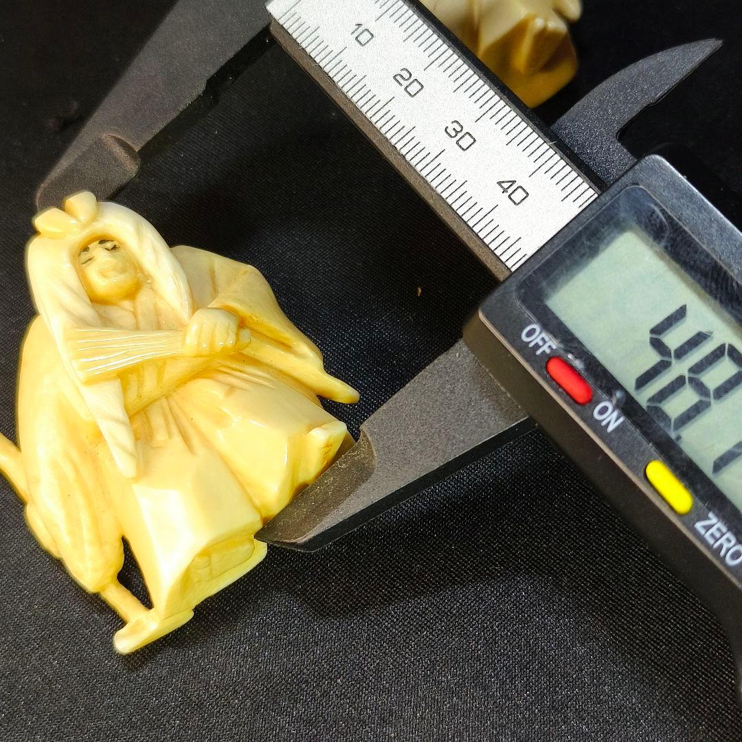 根付 能人形2体 在銘 作家物 縞模様 天然材質 江戸骨董 蒐集家放出古美術品