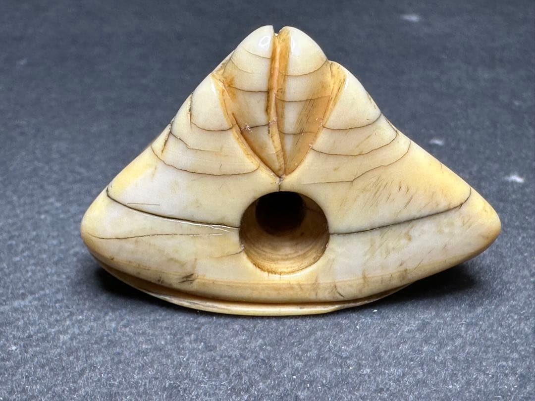 極上　根付　天然素材　アンティーク　骨董　飾り物　古美術品　 置物　細密細工