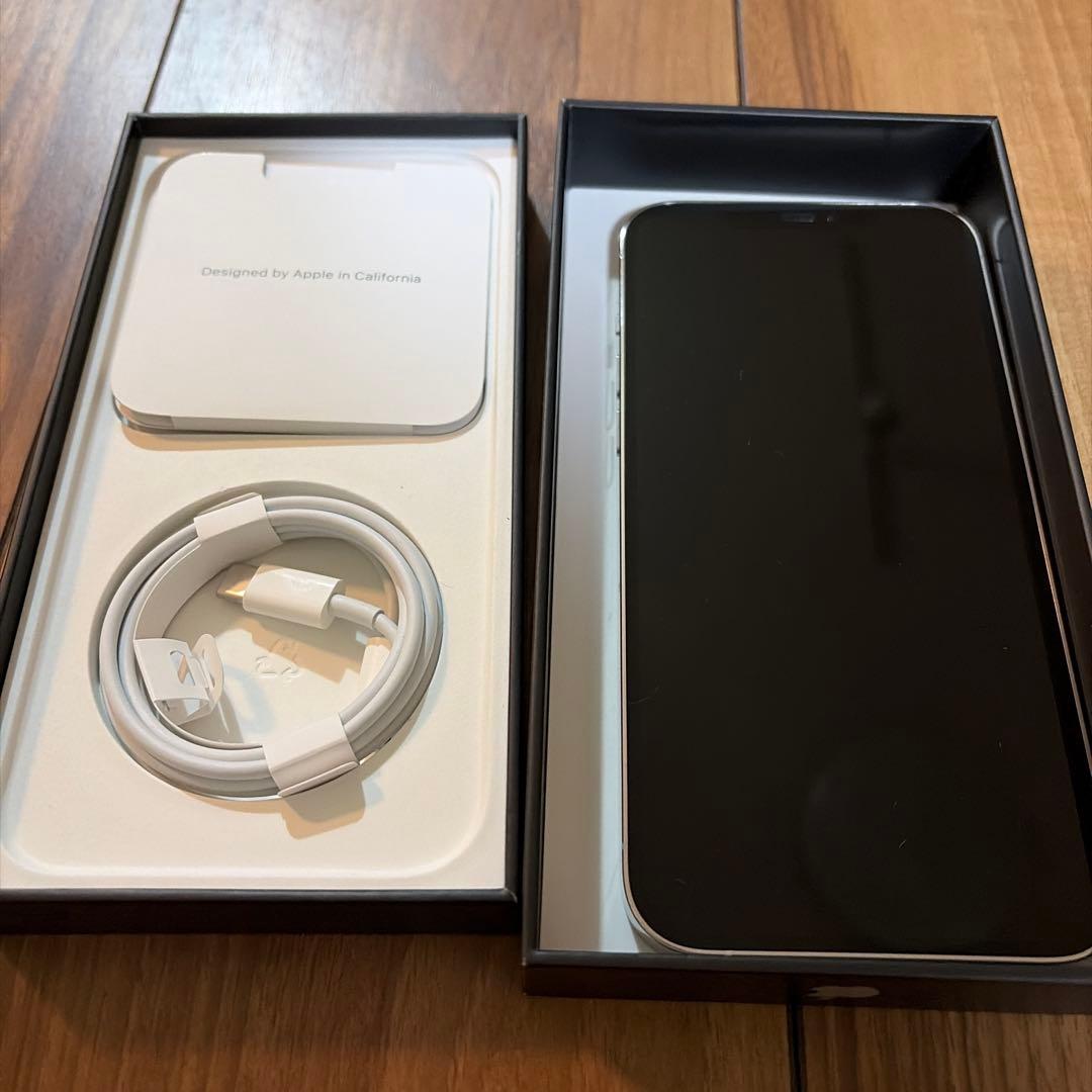 美品　Apple iPhone 12 Pro maxシルバー