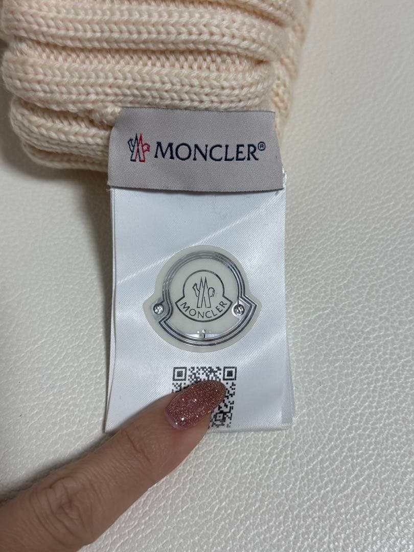 MONCLER フォックスファーニット帽
