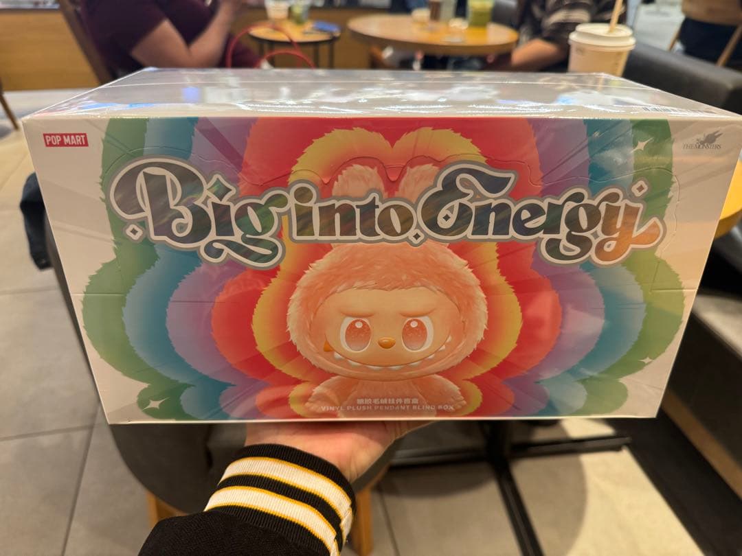 LABUBUマカロン と ビッグイントゥエナジー