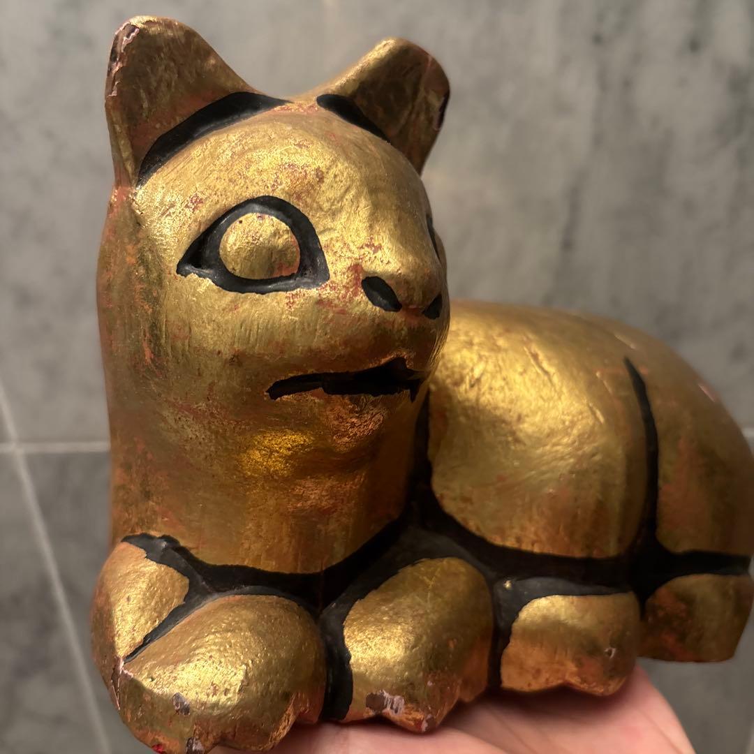 エジプトアンティーク　黄金に輝く木彫りのネコの彫刻オブジェ
