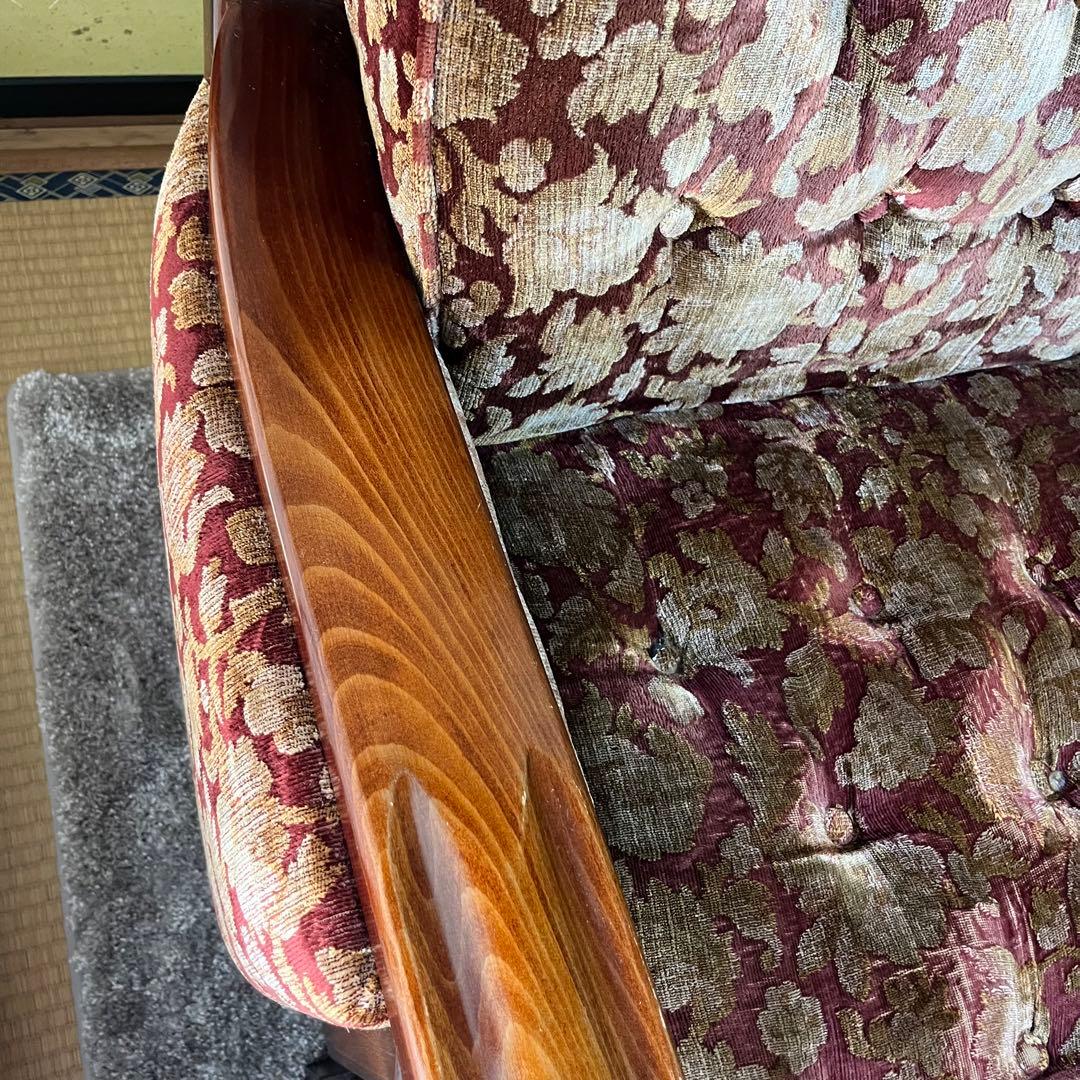 9/10日まで。配送・設置費用込み　商品代500円　　肘掛付き　3人掛けソファー