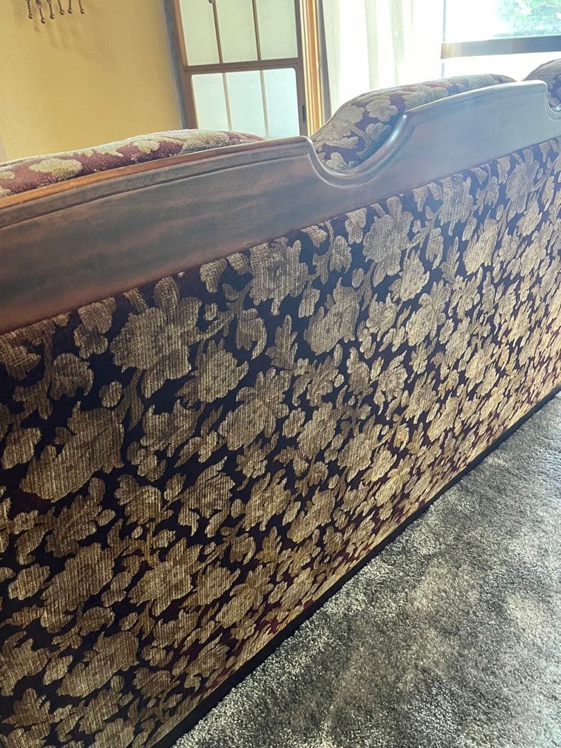 9/10日まで。配送・設置費用込み　商品代500円　　肘掛付き　3人掛けソファー