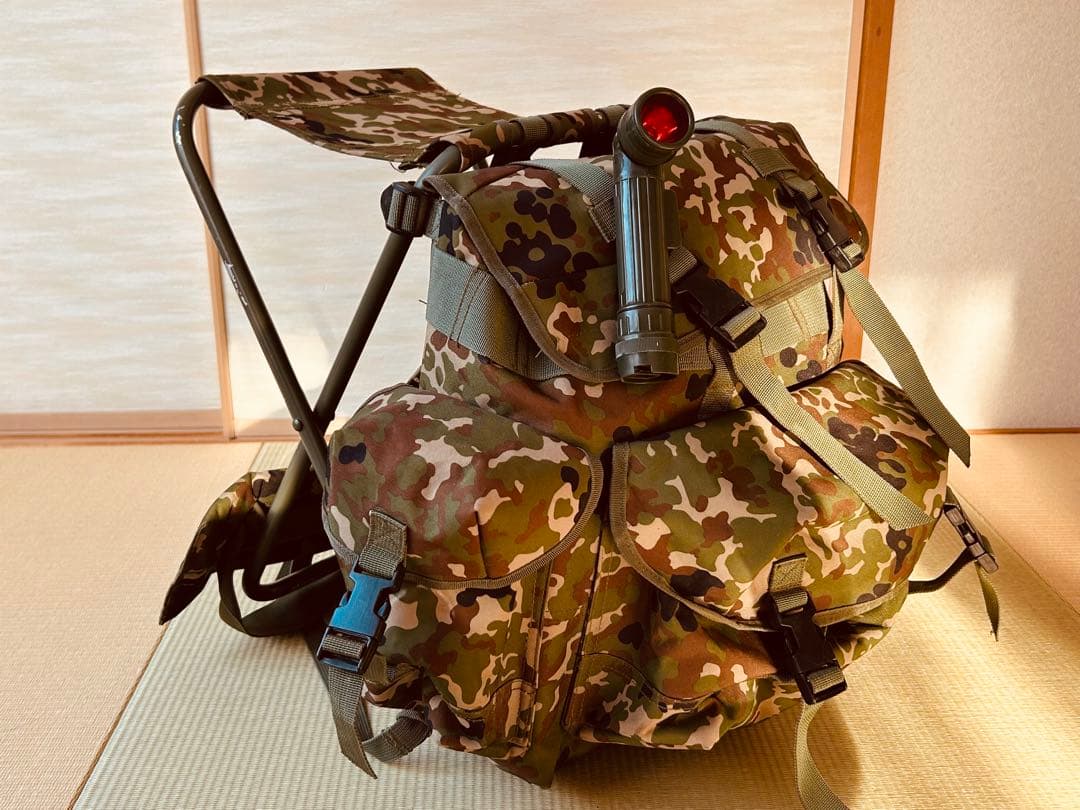 【1点限定】陸上自衛隊　椅子付きリュック&懐中電灯