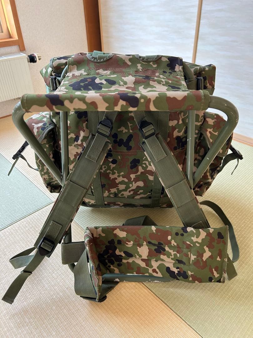 【1点限定】陸上自衛隊　椅子付きリュック&懐中電灯