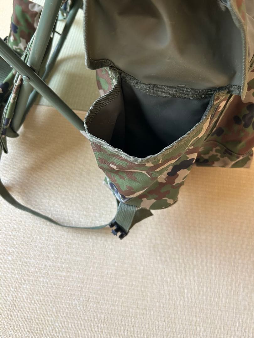 【1点限定】陸上自衛隊　椅子付きリュック&懐中電灯
