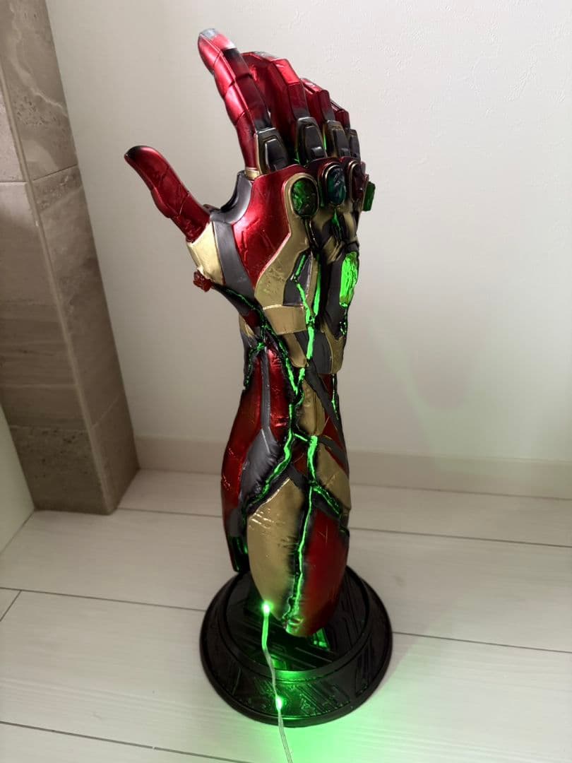 新品未使用です！アイアンマンのナノ・ガントレット　1/1 レプリカ　LEDライト