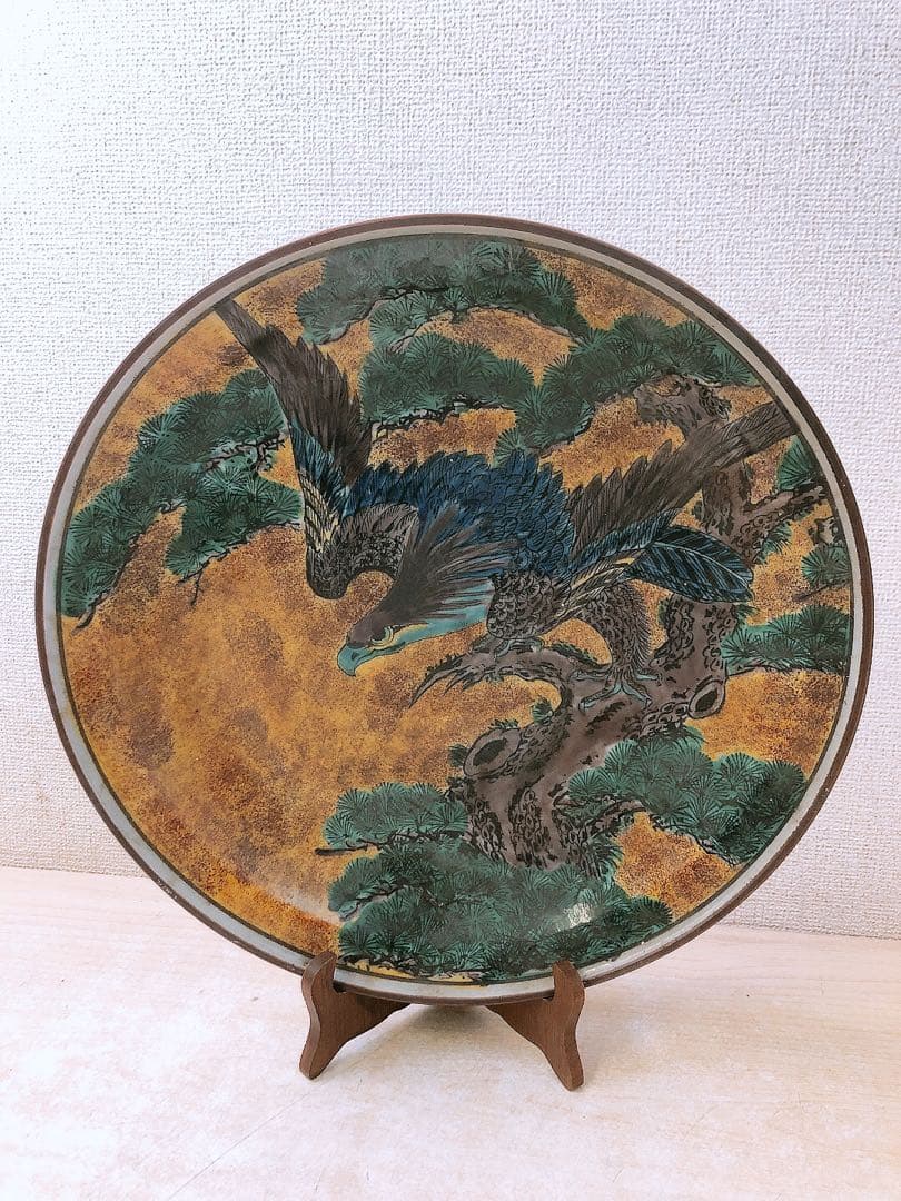 九谷焼 装飾皿 鷹図 松文様 飾り皿 裏印あり 観賞用 美術陶器 迫力絵付け
