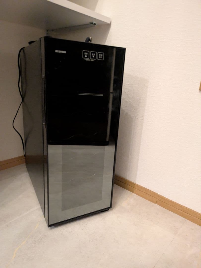 未使用品　アイリスオーヤマワインセラー12本　ペルチェ式
