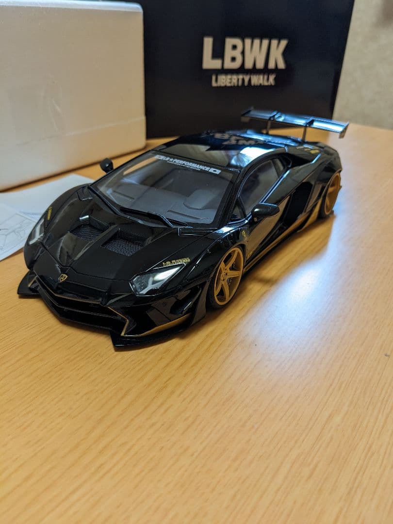 オートアート1/18　ランボルギーニ アヴェンタドール LB-WORKS