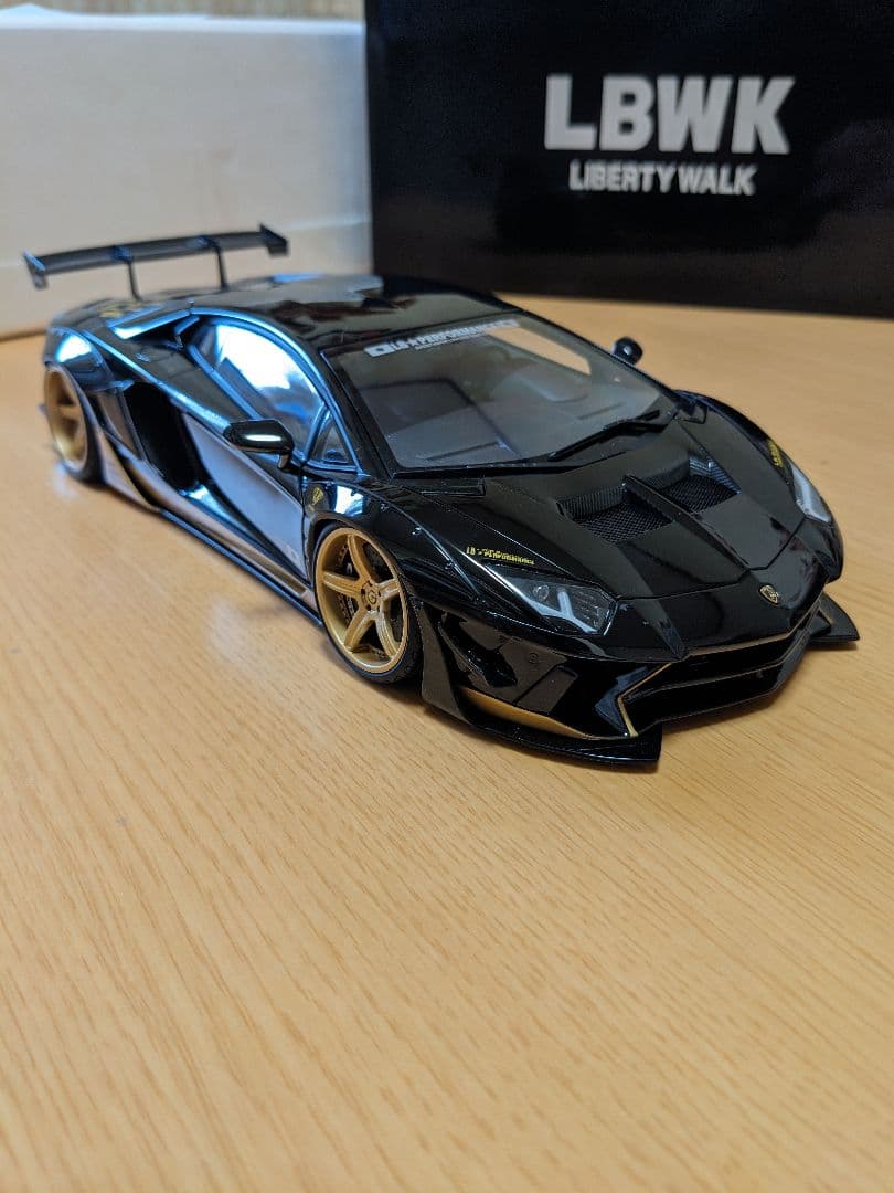 オートアート1/18　ランボルギーニ アヴェンタドール LB-WORKS