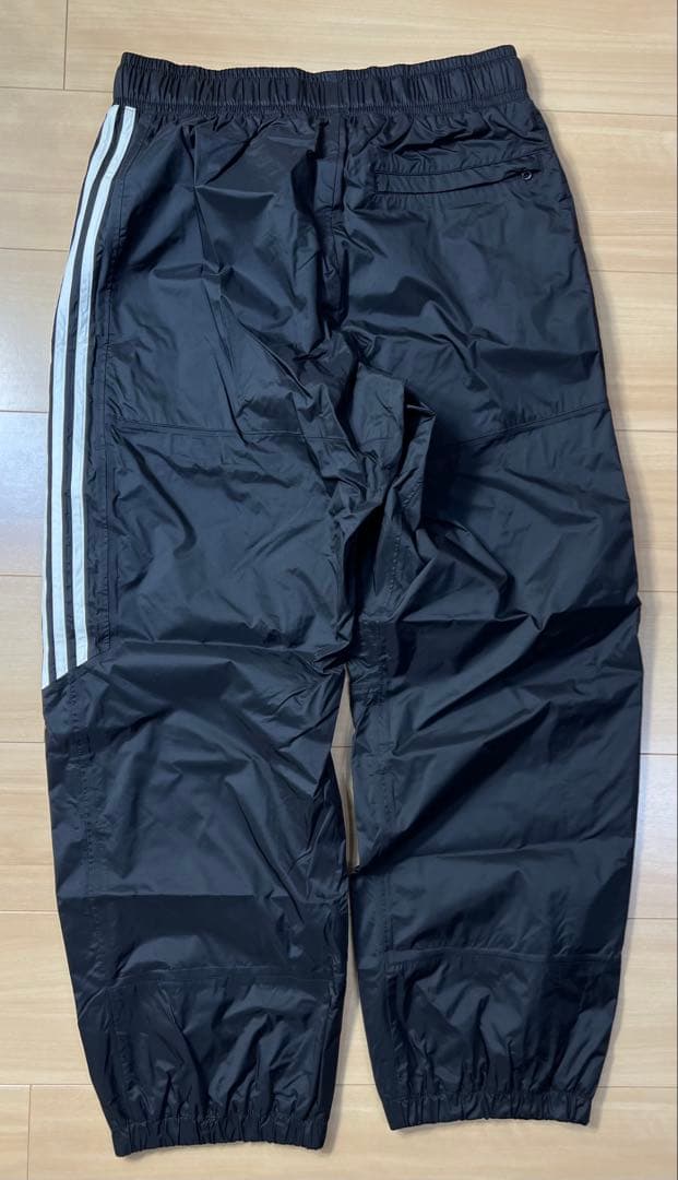 アディダスオリジナルスのスノボウェア上下セット