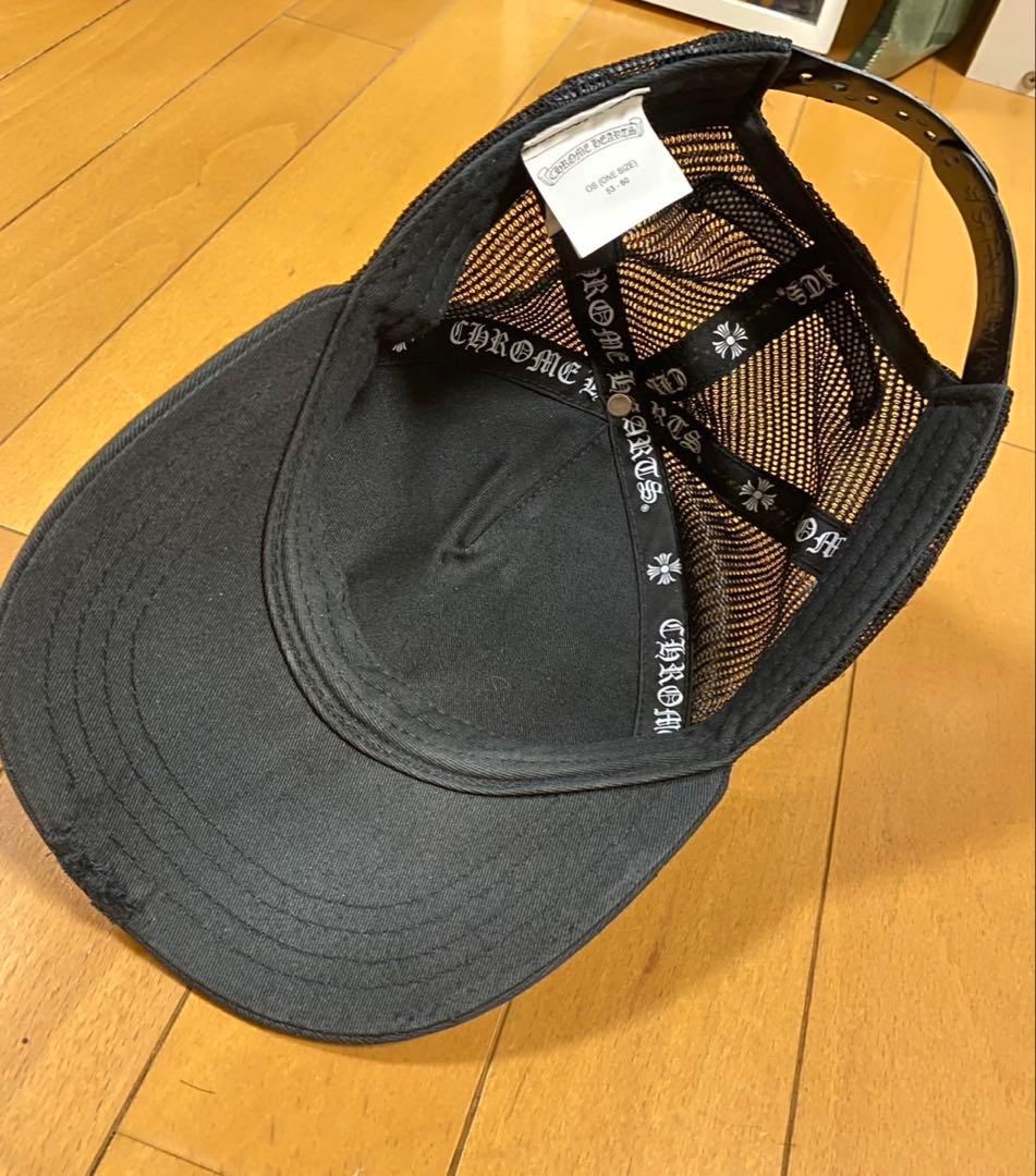 CHROME HEARTS ブラックトラッカーキャップ