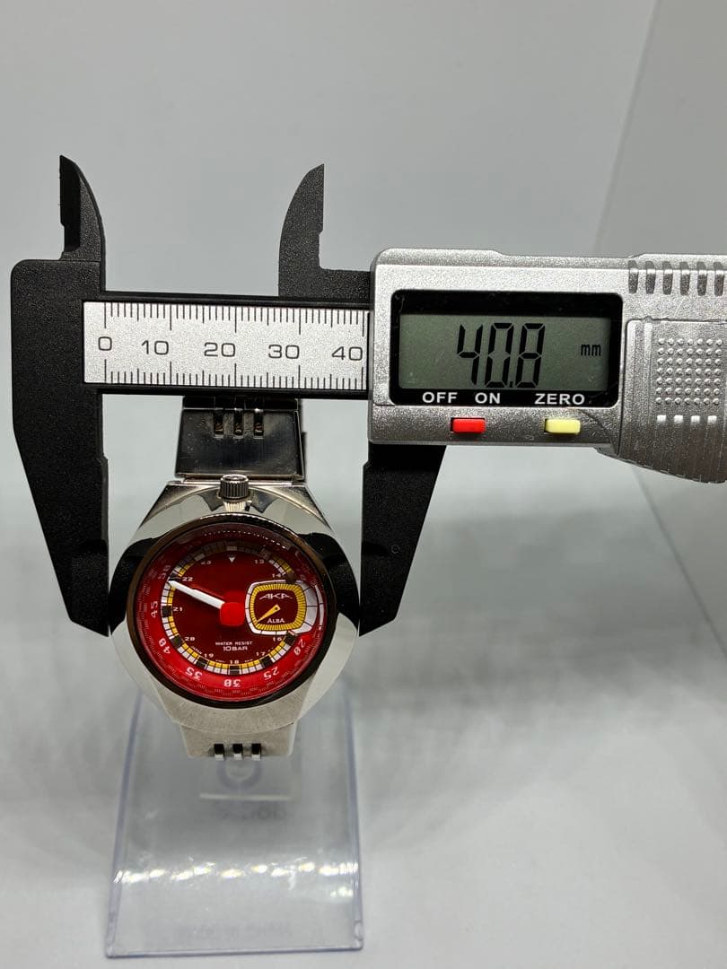 希少✨SEIKO ALBA AKA V707-0A10 クォーツ 腕時計　レッド