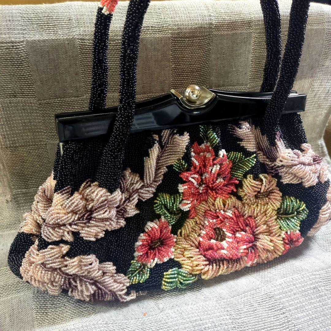 手刺繍　総ビーズバッグ 花柄　総柄 和装 がま口