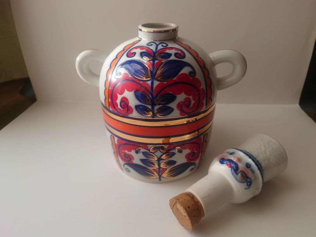 ソビエト製の陶器 蓋付き