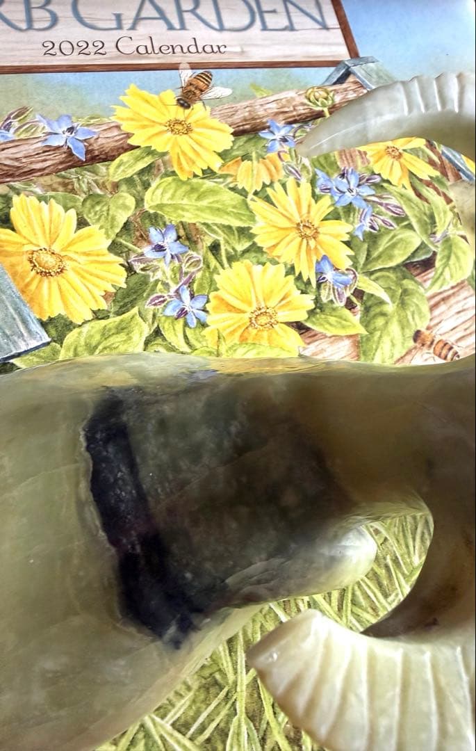 天然石　置物　台付き 牛