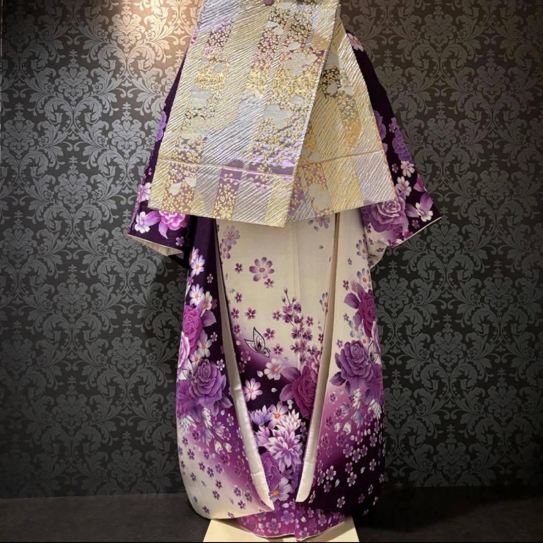 美品　銀通し　薔薇　蝶　花模様　逸品　振袖　フルセット 振り袖