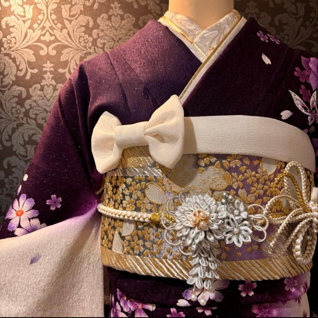 美品　銀通し　薔薇　蝶　花模様　逸品　振袖　フルセット 振り袖