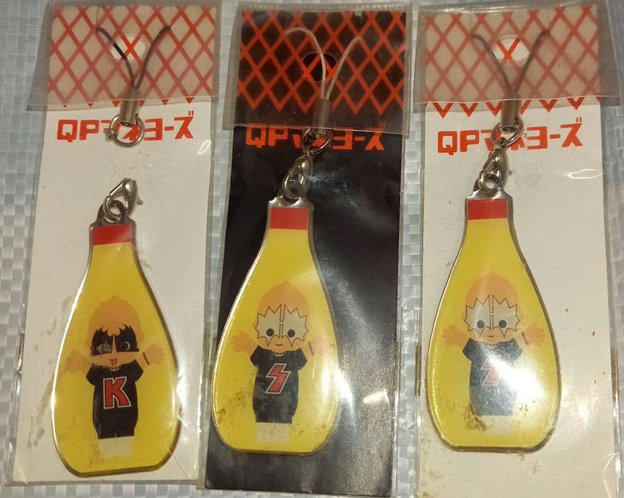 ☆コラボ☆KISS×KITTYチャームキャラピン&KISS×QPストラップセット