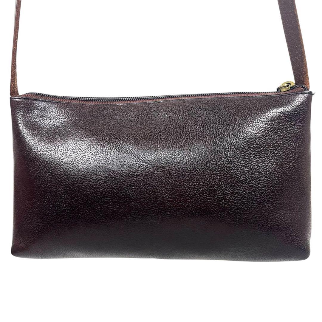 イルビゾンテ　ショルダーバッグ　極上　ロゴ型押し　シボ革　レザー　サコッシュ