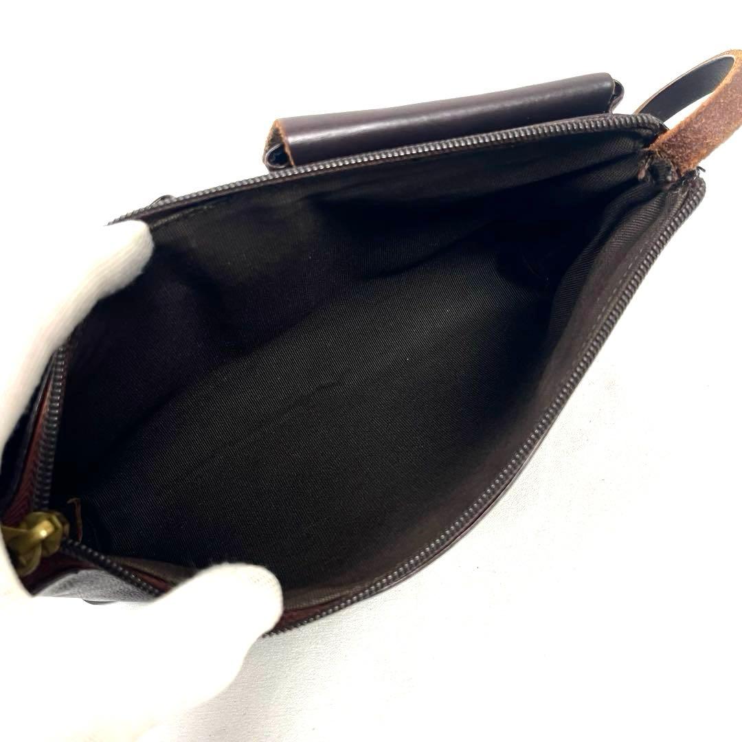 イルビゾンテ　ショルダーバッグ　極上　ロゴ型押し　シボ革　レザー　サコッシュ