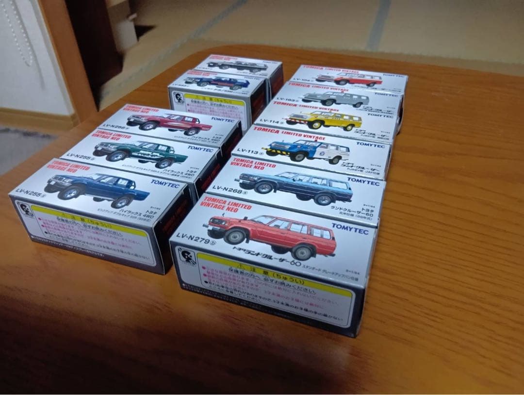【11台】トミカ　リミテッドビンテージネオ　ランドクルーザー　ハイラックス他