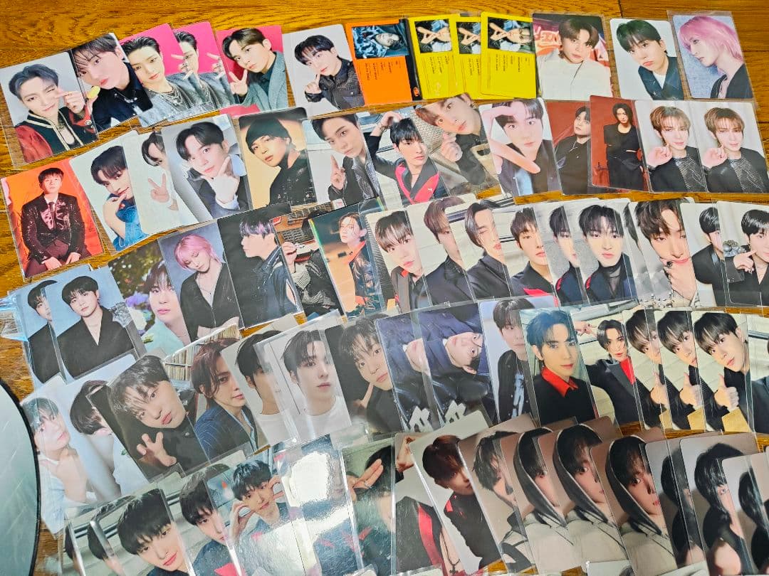 ATEEZ ライティニカバー うちわ トレカ カード ぬいぐるみ グッズ 韓国