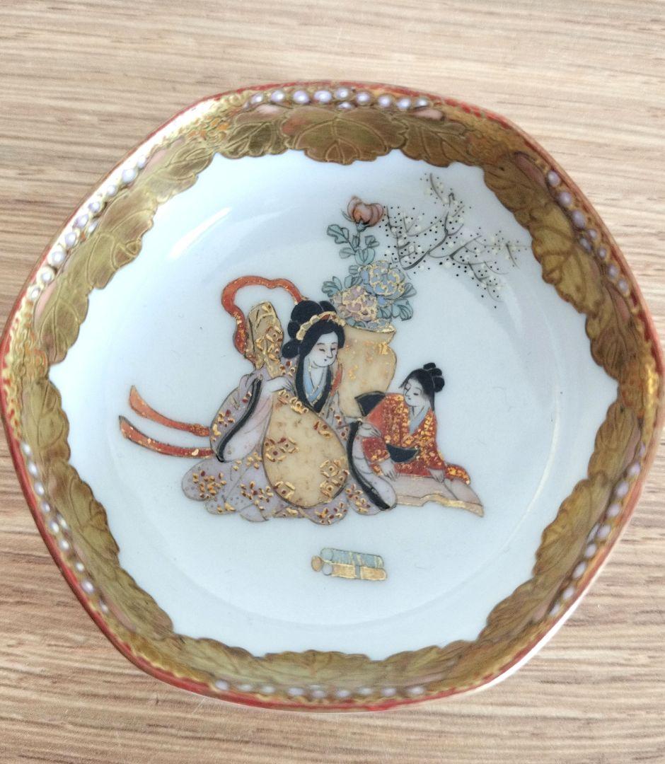 お値下げしました、九谷　六角人物・桐文　盃