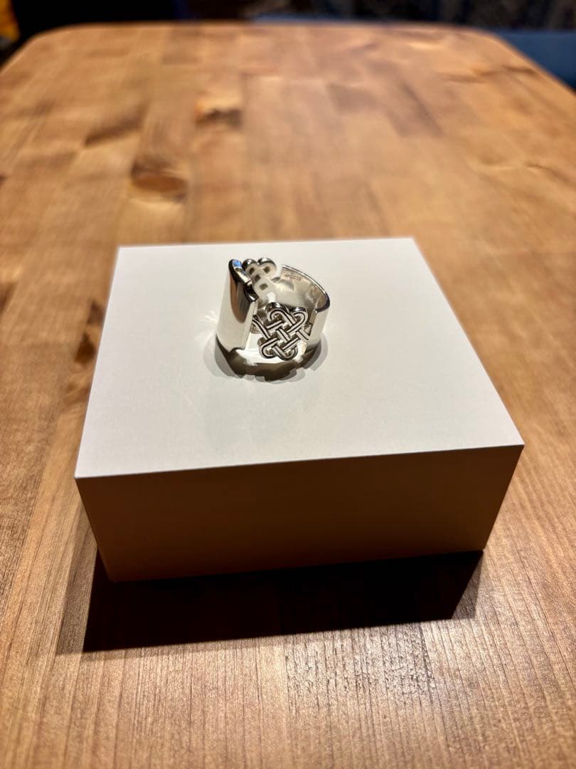 heres MAJESTY CROWN RING DIA 21号