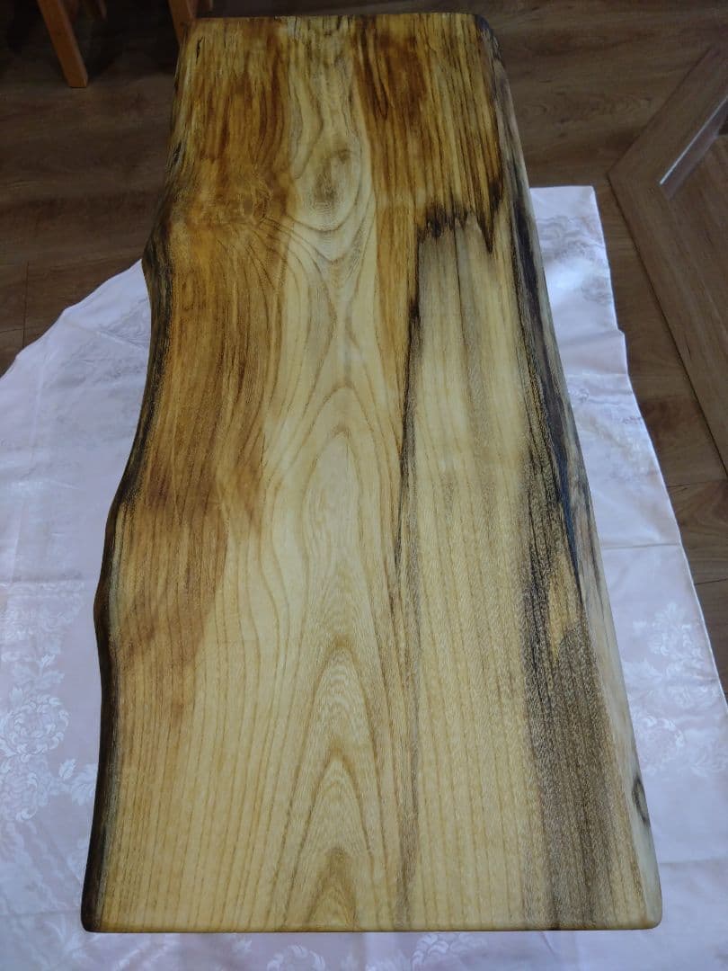 ケヤキのテーブル⑯　ちび怪獣八七❕ケヤキの模様が綺麗な耳付テーブル