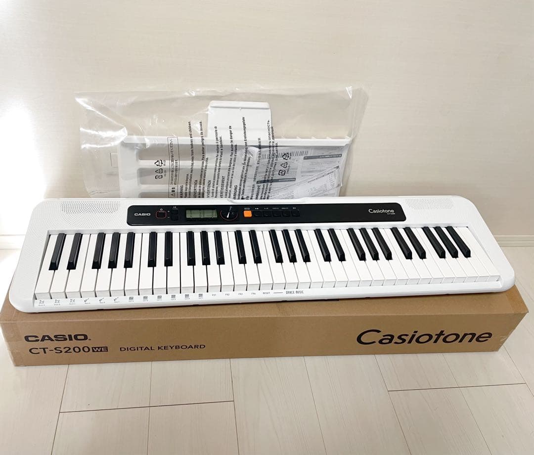 CASIO　ベーシックキーボード ホワイト [61鍵盤]　CT-S200WE