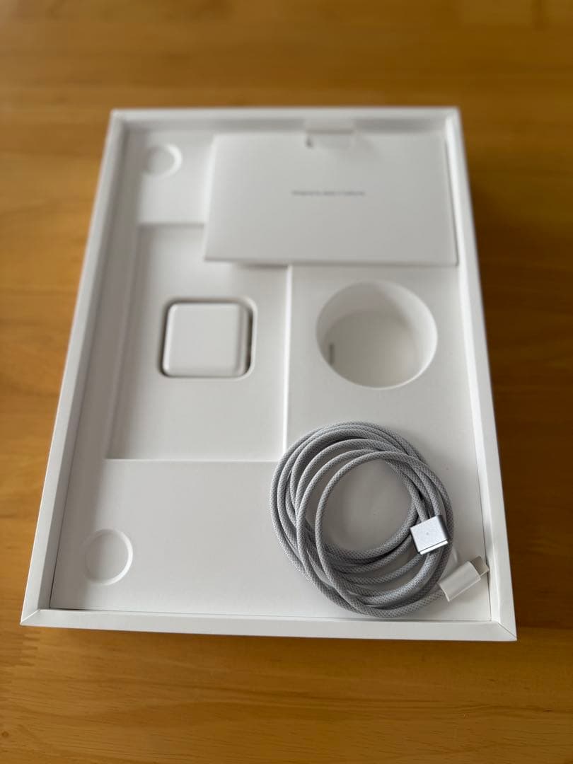 美品 MacBook Air M2 2022 13.6インチ 512GB