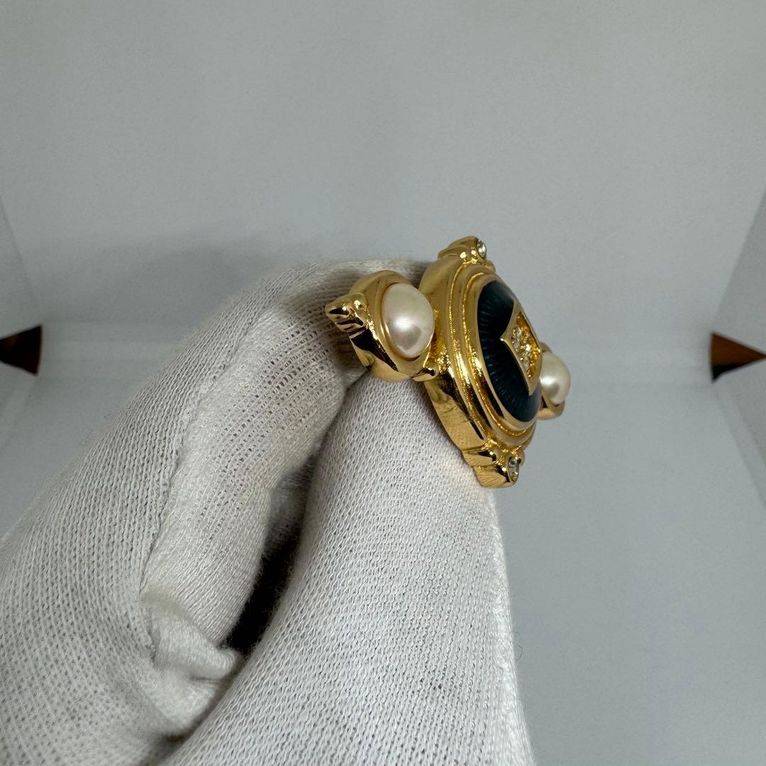 M8323 Burberry バーバリー ブローチ フェイクパール